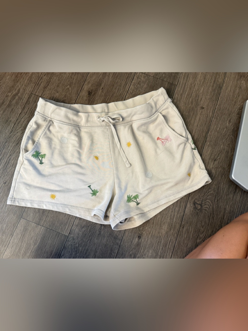 Old Navy cream  embroidered shorts